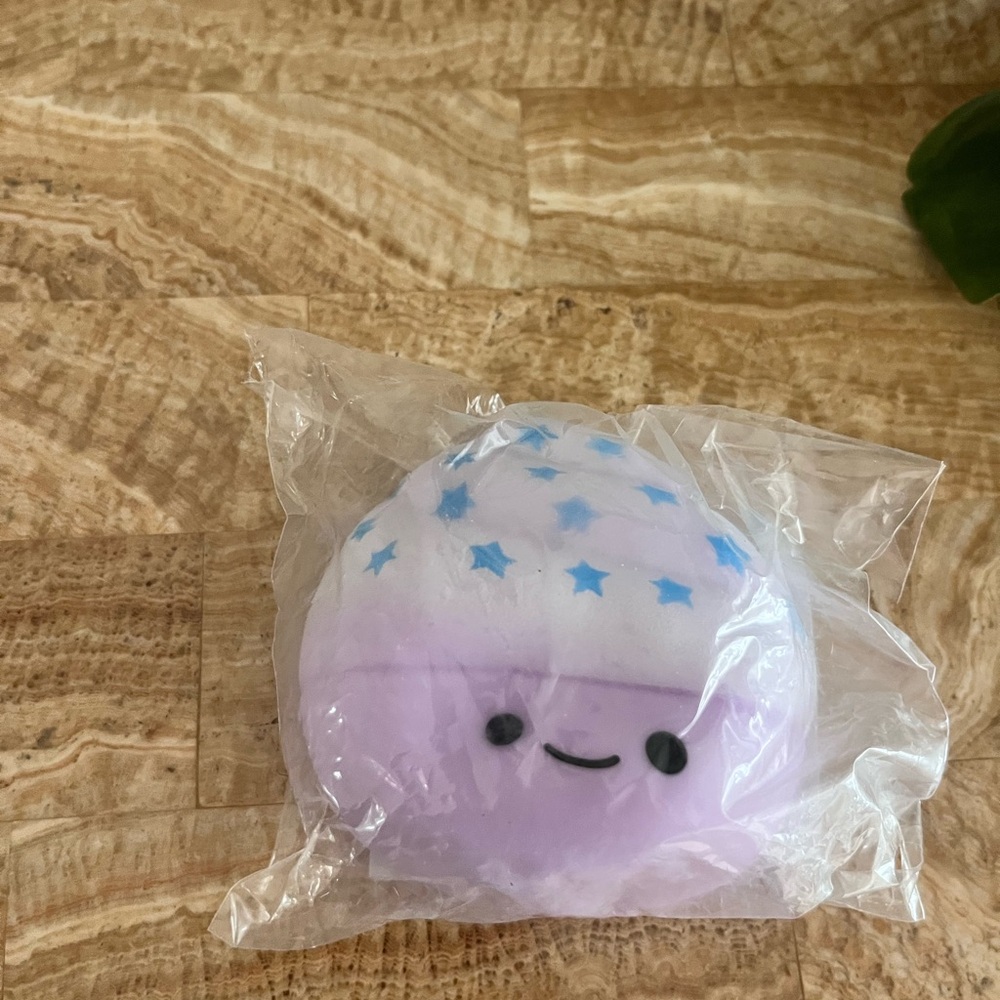 New in bag Keycraft global squishy cupcake